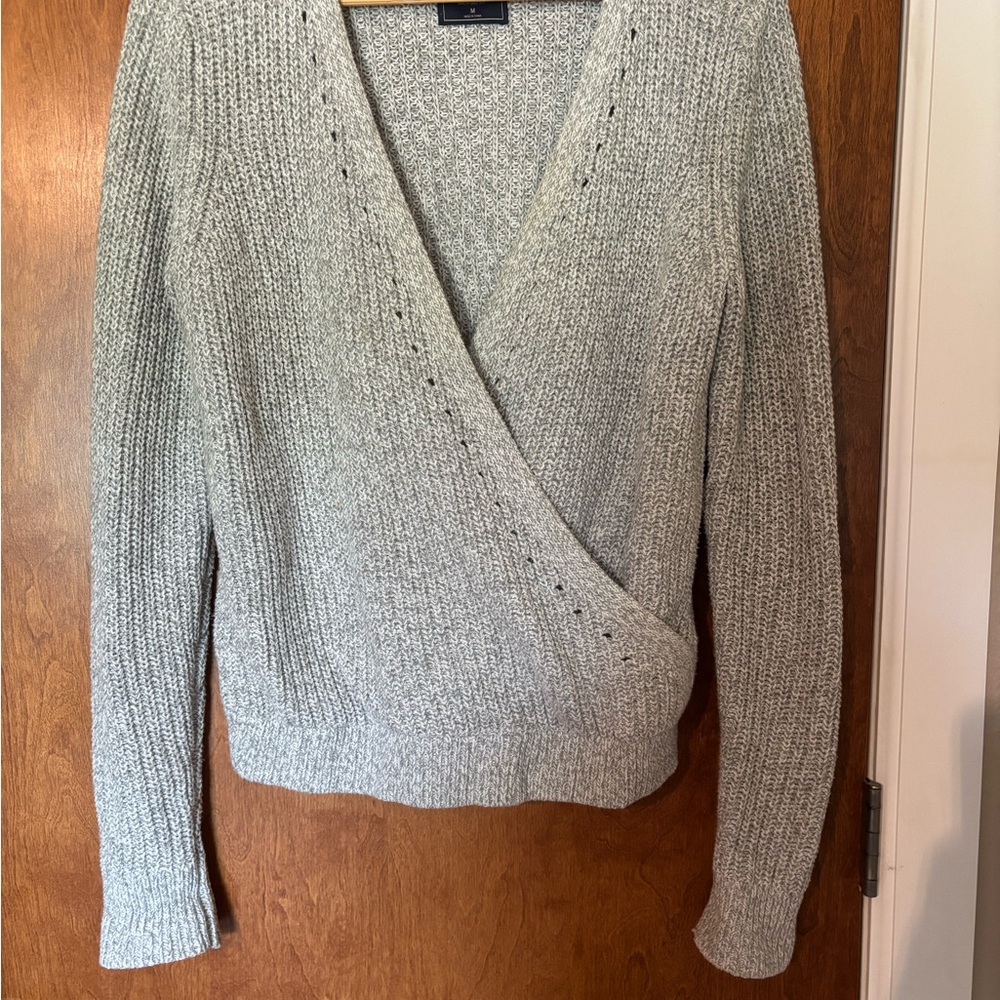 Abercrombie & Fitch Gray V-Neck Sweater Ribbed Knit